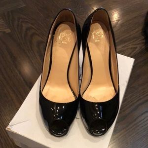 Are in Italy worn 1x black patent leather pumps
